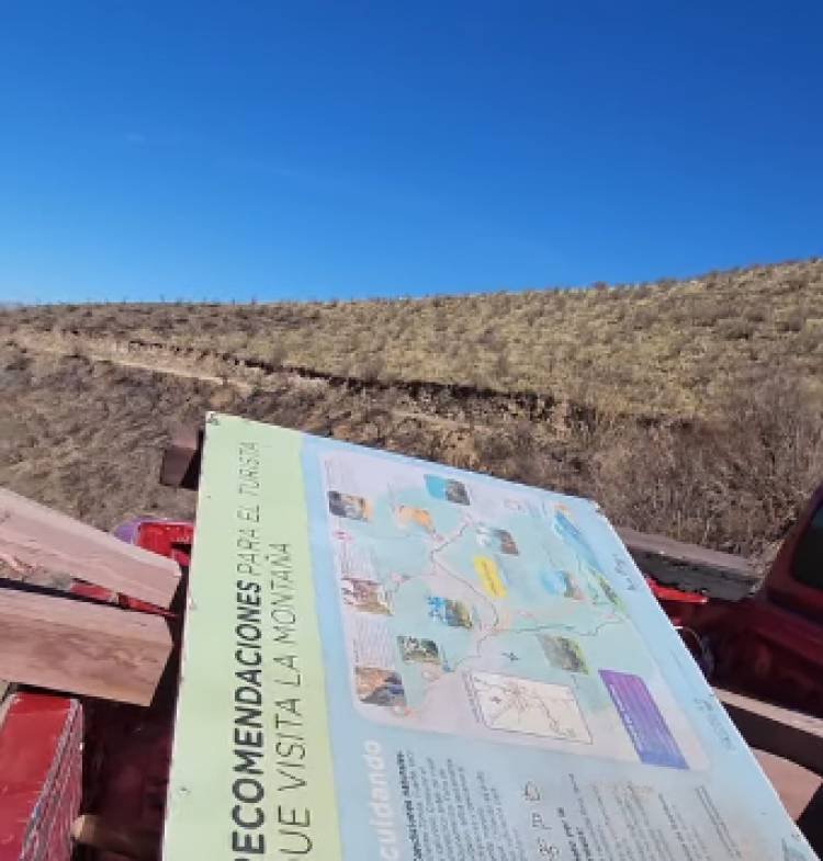 Reponen señalética turística en la zona afectada por el incendio en Famatina