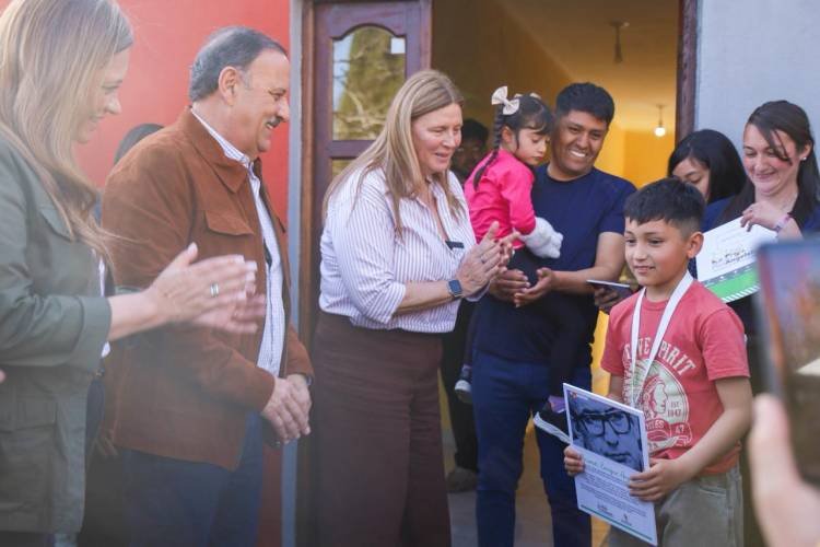 Quintela reafirmó en Sañogasta el compromiso del Gobierno provincial con el derecho a la vivienda