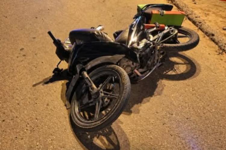 Un joven de 18 años resultó herido tras caer de su motocicleta