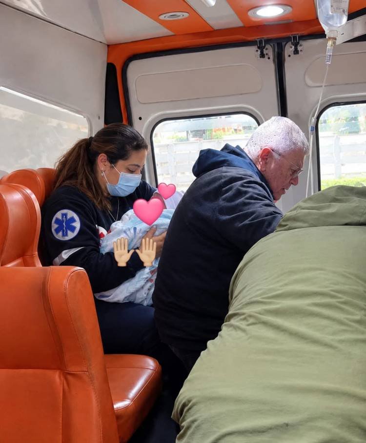 Personal de salud asistió un nacimiento durante una derivación 