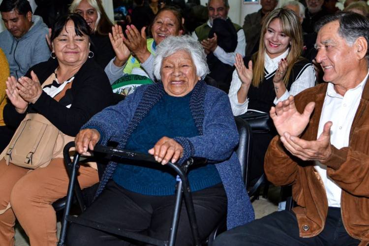 Presentaron el libro “Tona, la vida mía”, dedicado a Esmeralda Páez