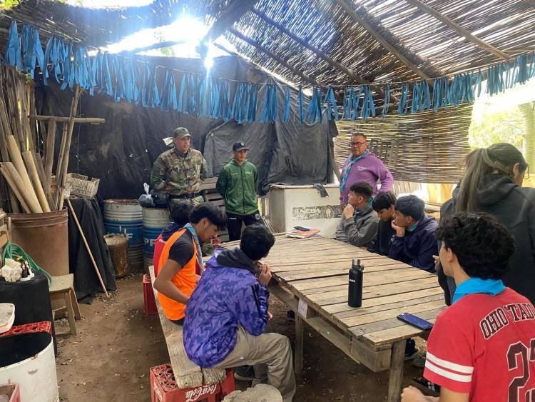 Integrantes del DEAR brindaron una capacitación sobre orientación terrestre al Grupo Scout Guamatinag